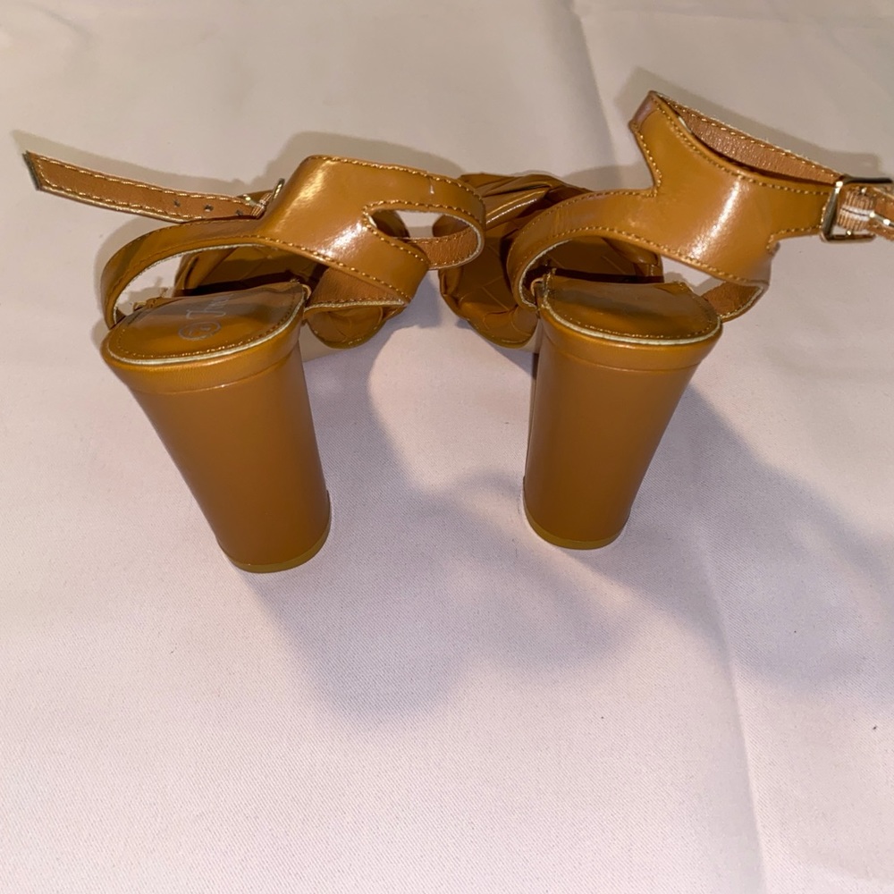 Tan Quilted Heels, 5.5 - Picture 6 of 8